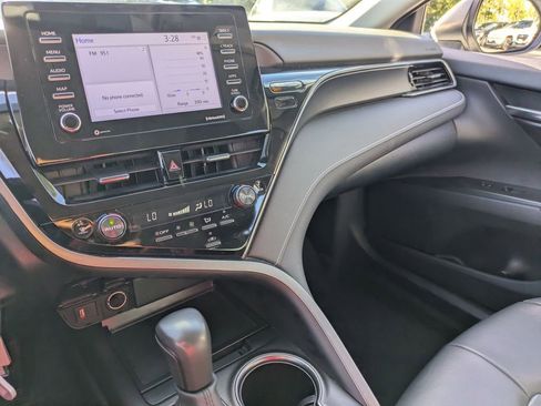 Used 2024 Toyota Camry SE image 20