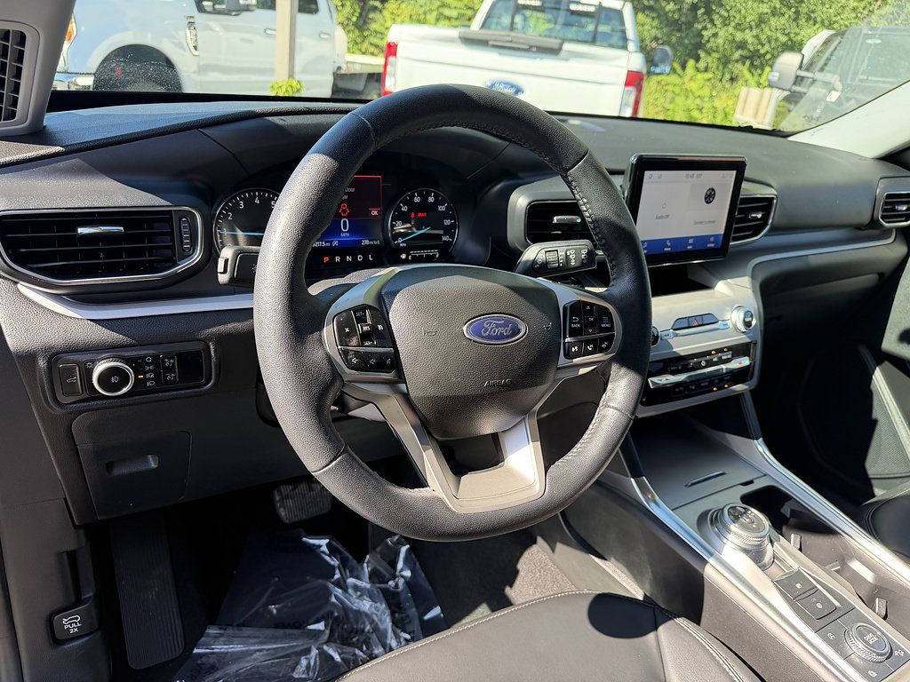 Certified 2023 Ford Explorer XLT w/ Equipment Group 202A AWD/4WD image 14