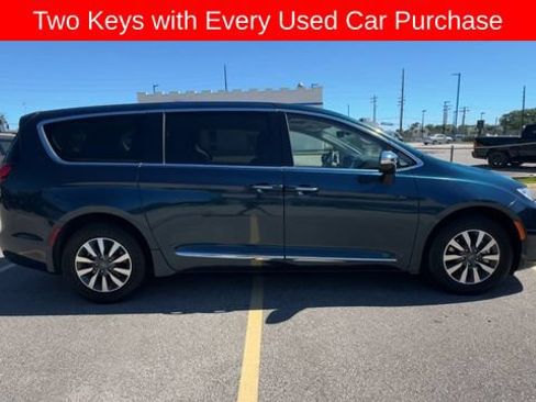 Used 2023 Chrysler Pacifica Limited FWD image 9