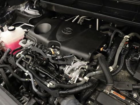 Used 2021 Toyota Highlander XLE image 11