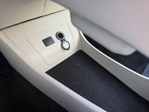 Used 2014 Toyota Prius Three image 20