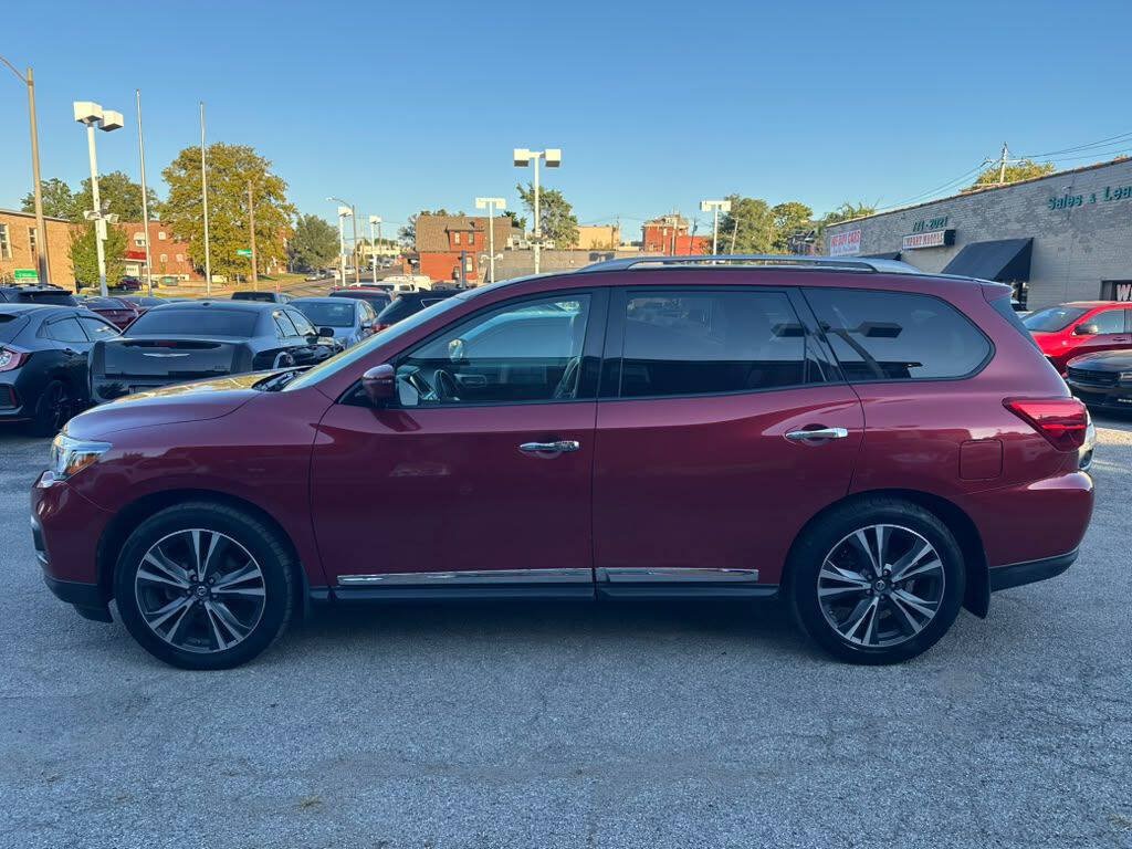 Used 2017 Nissan Pathfinder Platinum w/ Family Entertainment Package FWD image 5