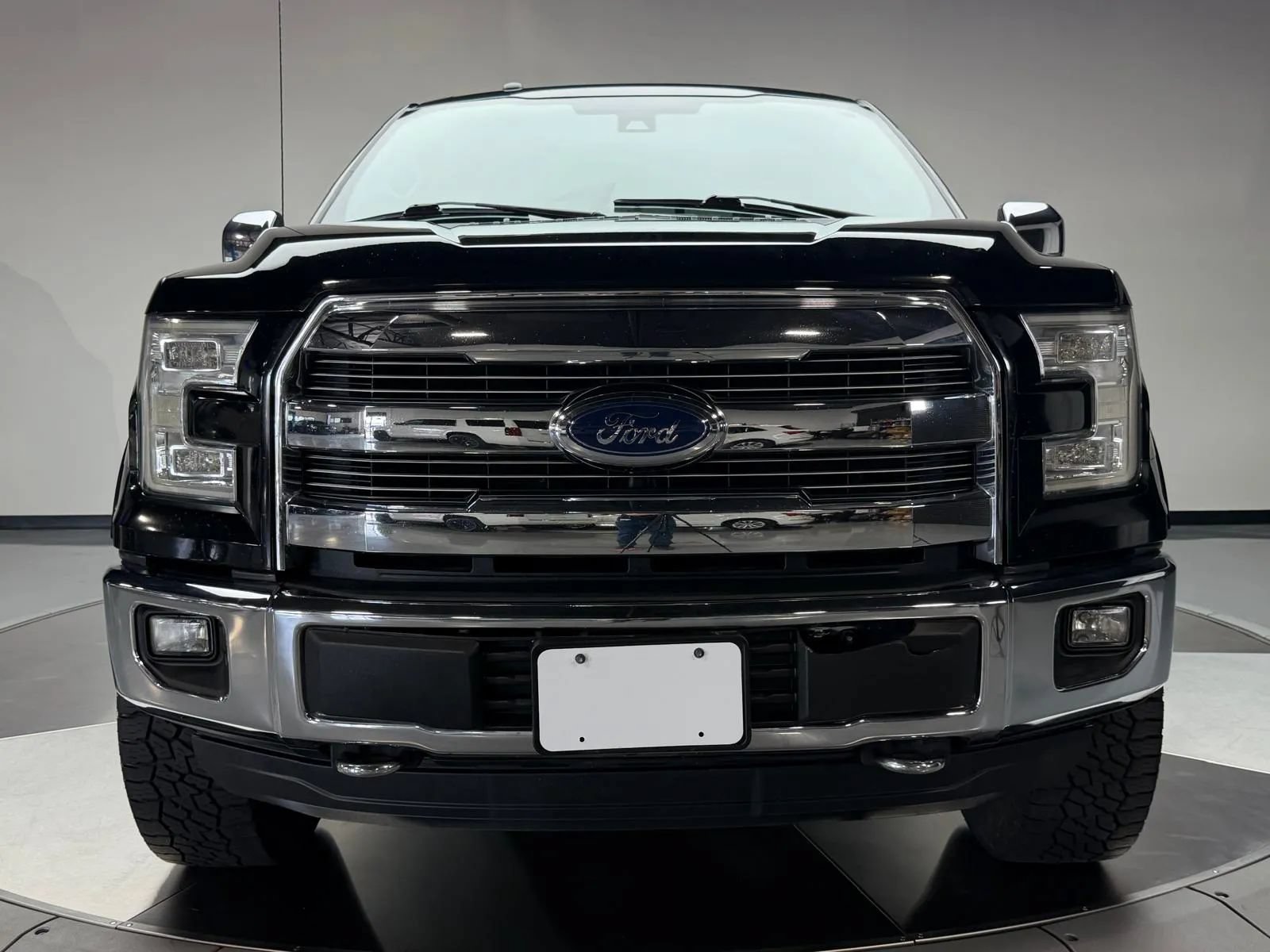 Used 2016 Ford F150 Lariat w/ Equipment Group 502A Luxury AWD/4WD image 3