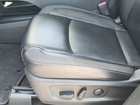 Used 2025 Nissan Pathfinder SL FWD image 24