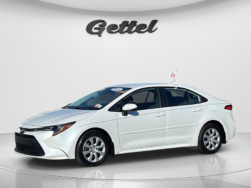 Used 2024 Toyota Corolla LE FWD image 1