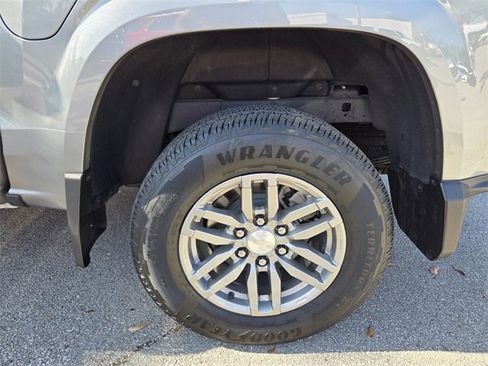 Used 2023 Chevrolet Colorado LT w/ LT Convenience Package II image 16