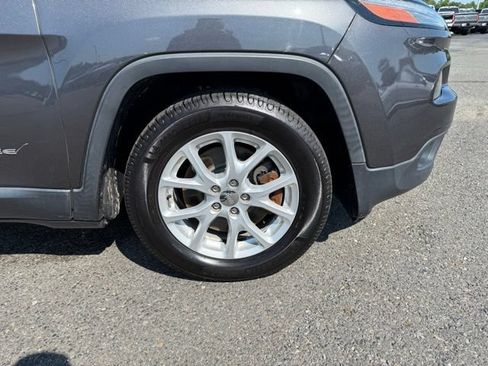 Used 2017 Jeep Cherokee Latitude w/ Safety/Convenience Group FWD image 8