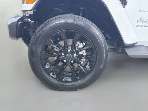 Used 2024 Jeep Wrangler Unlimited Sahara w/ Technology Group AWD/4WD image 32