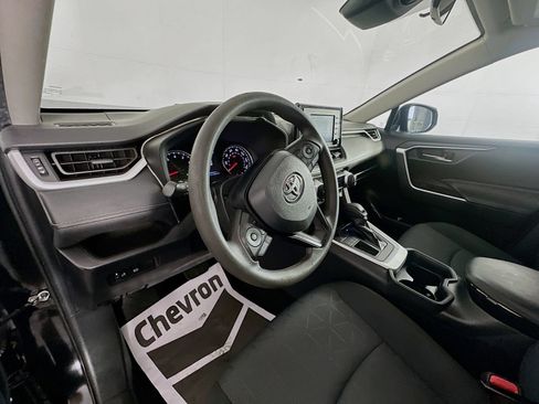 Used 2021 Toyota RAV4 XLE FWD image 9