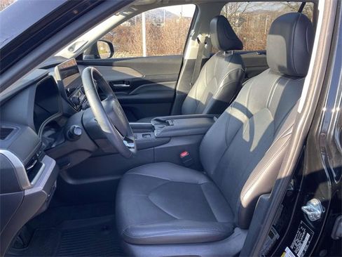 Used 2024 Toyota Grand Highlander Limited image 21