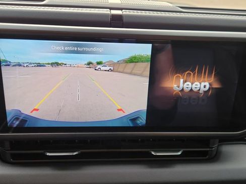 Used 2024 Jeep Gladiator Sport AWD/4WD image 6