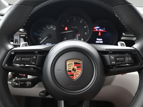 Certified 2024 Porsche Macan AWD/4WD image 19