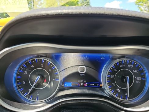 Used 2021 Chrysler 300 Touring L AWD/4WD image 22