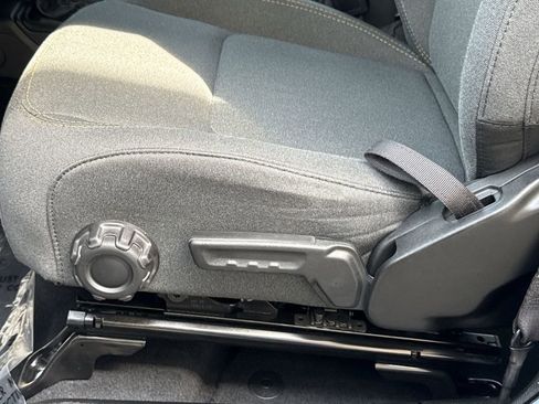Used 2024 Jeep Wrangler Unlimited image 8