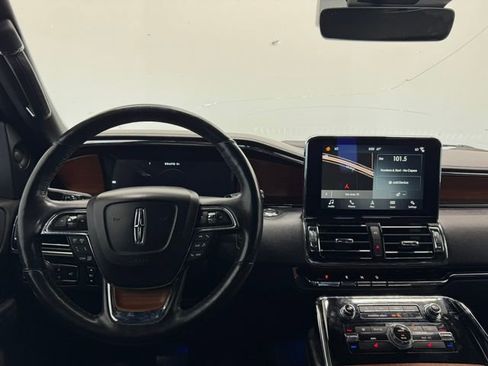 Used 2018 Lincoln Navigator Select w/ Technology Package image 3
