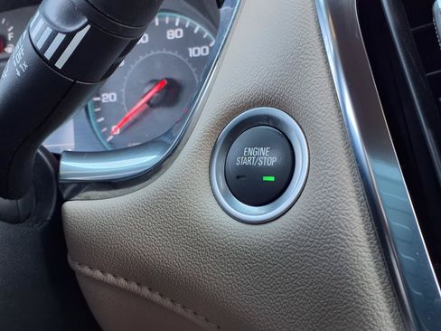 Used 2023 Chevrolet Traverse LS FWD image 15