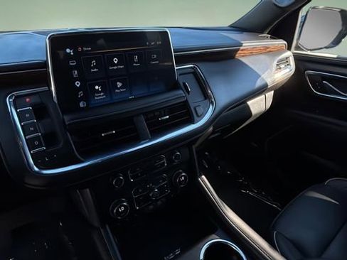 Used 2023 Chevrolet Suburban Premier AWD/4WD image 25