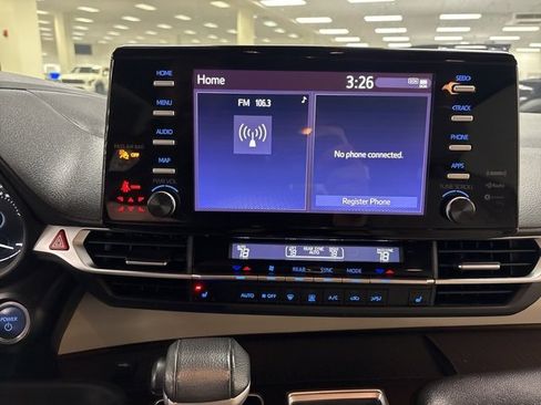 Used 2023 Toyota Sienna XLE image 21