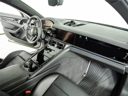 New 2026 Porsche Panamera image 25