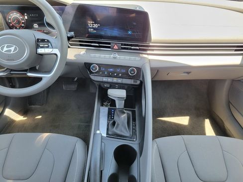 Used 2024 Hyundai Elantra SEL FWD image 17