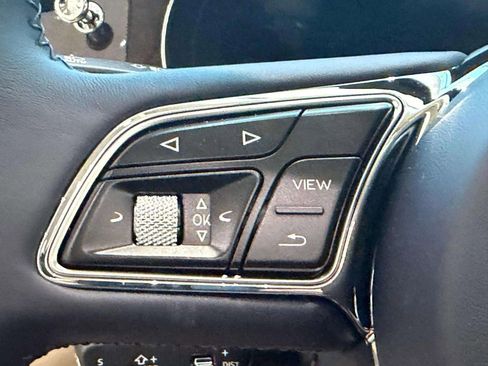 New 2025 Bentley Bentayga V8 image 32