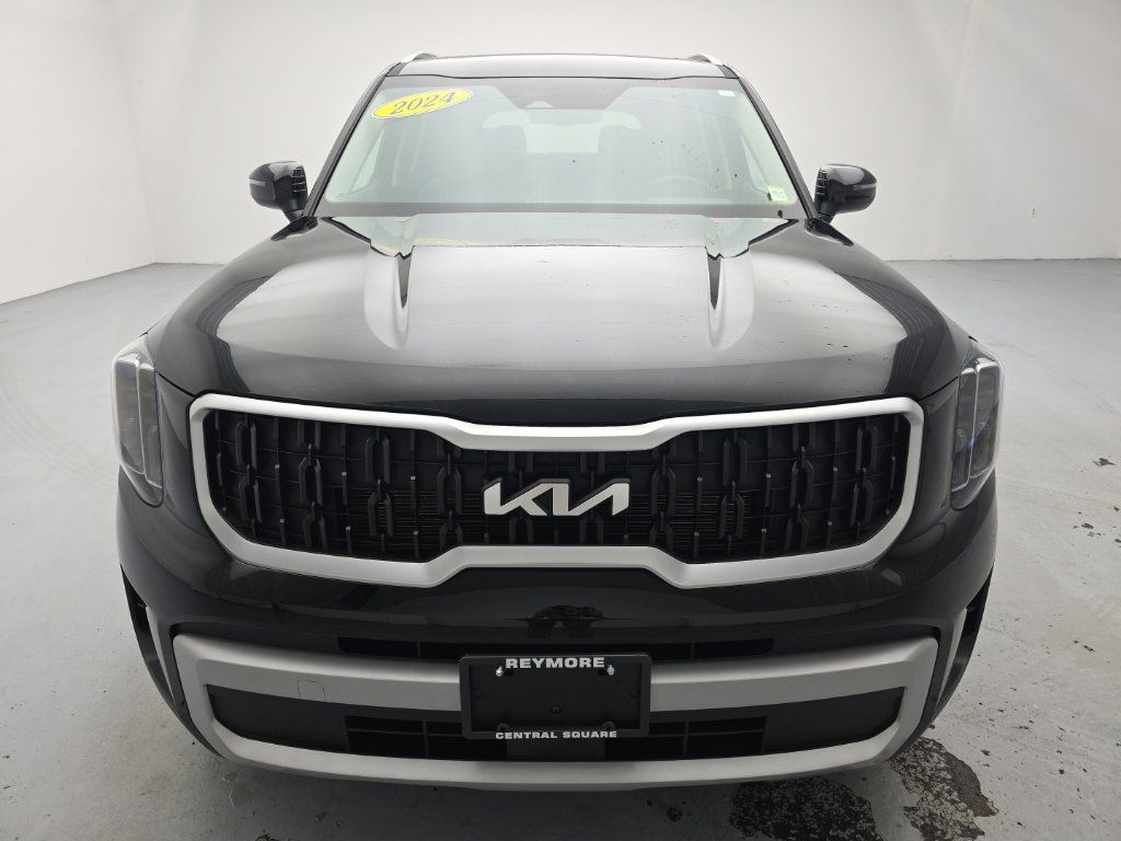 Used 2024 Kia Telluride EX w/ EX Captain's Chair Package AWD/4WD image 3