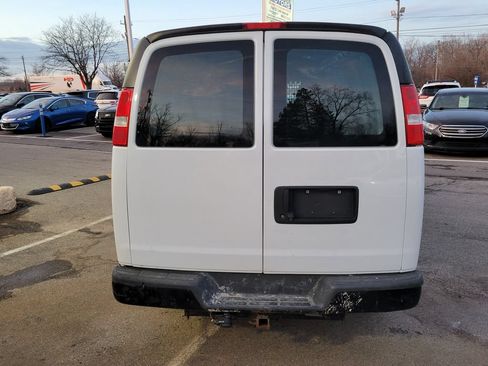 Used 2019 Chevrolet Express 3500 Extended w/ Driver Convenience Package RWD image 7