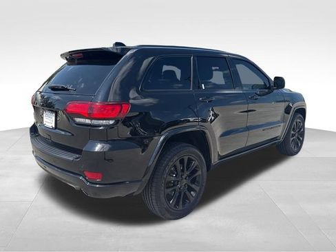 Used 2021 Jeep Grand Cherokee Laredo X AWD/4WD image 5