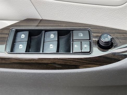 Used 2020 Toyota Sienna XLE image 26