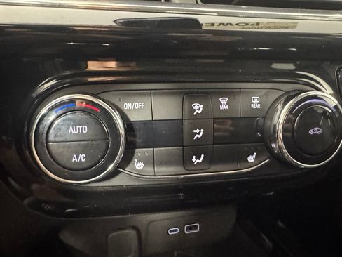 Used 2025 Chevrolet Trax ACTIV w/ Sunroof Package FWD image 25