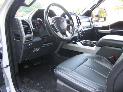Used 2022 Ford F250 Lariat w/ Lariat Value Package AWD/4WD image 13