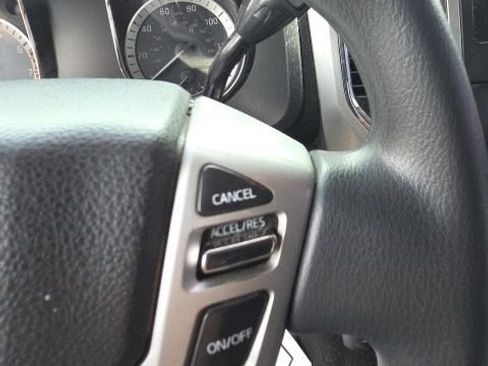 Used 2018 Nissan Titan SV AWD/4WD image 12