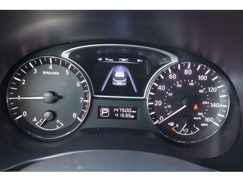 Used 2013 Nissan Pathfinder SV AWD/4WD image 16