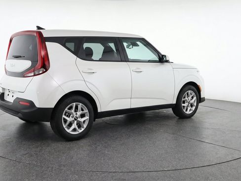 Used 2025 Kia Soul LX w/ LX Technology Package FWD image 9