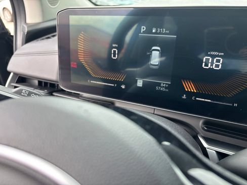 Certified 2026 Kia Carnival FWD image 9