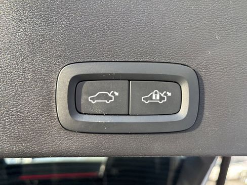 Certified 2023 Volvo XC40 B5 Plus w/ Protection Package Premier image 41