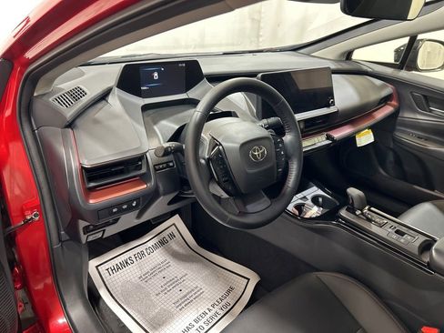 Used 2025 Toyota Prius Plug-In Hybrid FWD image 26