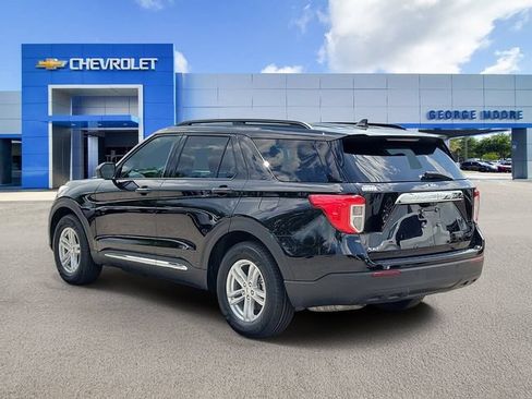 Used 2023 Ford Explorer XLT RWD image 3
