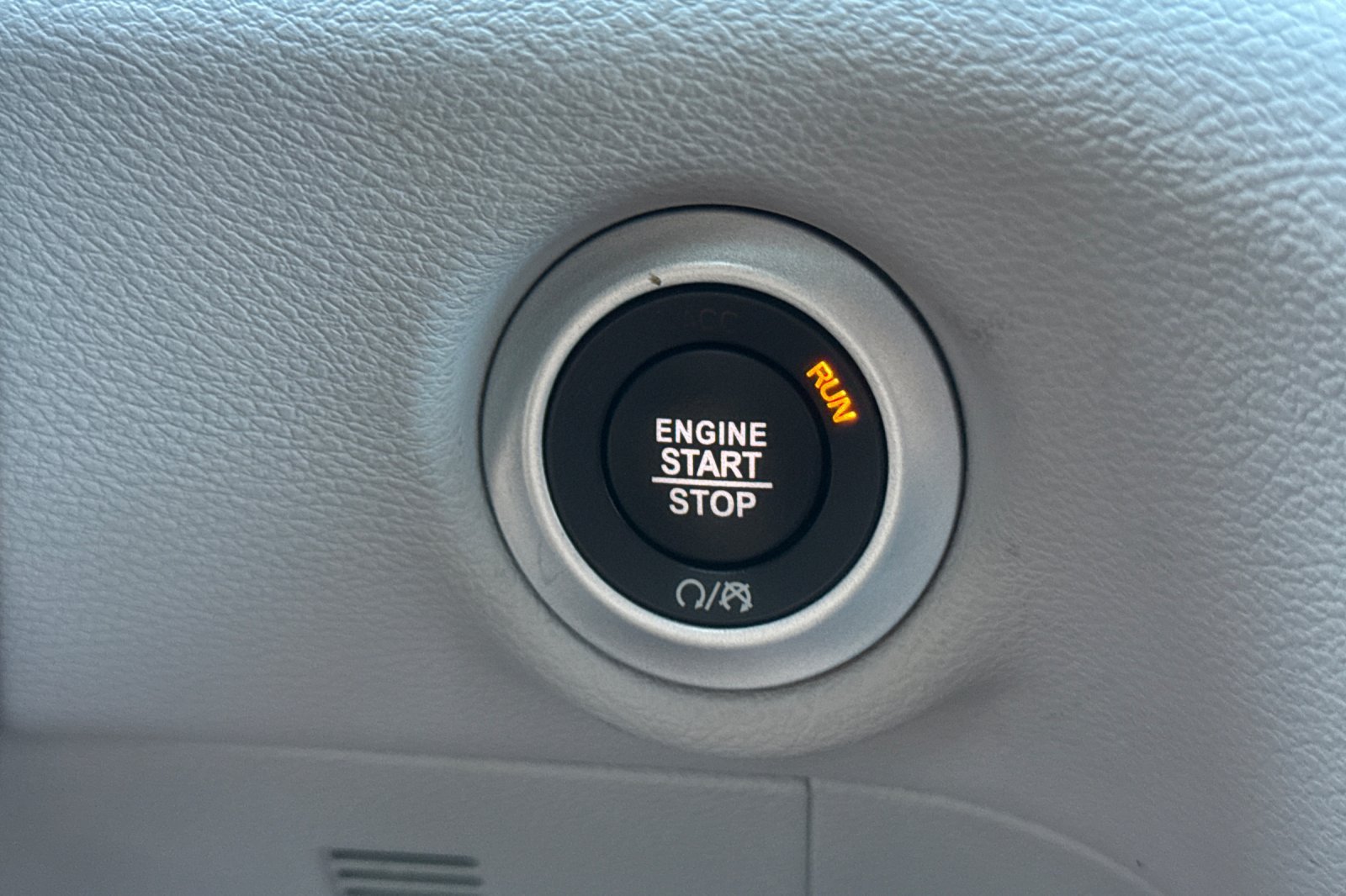 Used 2019 Chrysler Pacifica Touring Plus w/ Advanced Safetytec Group FWD image 35