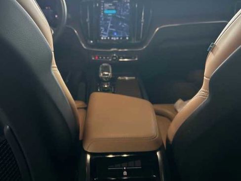 Used 2023 Volvo XC60 B5 Ultimate w/ Protection Package Premier image 3