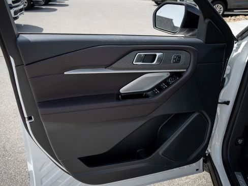 New 2026 Ford Explorer Platinum RWD image 28