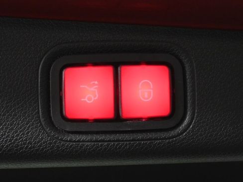 Used 2018 Mercedes-Benz E 400 4MATIC Sedan image 36