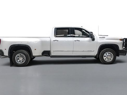 Used 2025 Chevrolet Silverado 3500 High Country w/ High Country Premium Package AWD/4WD image 5