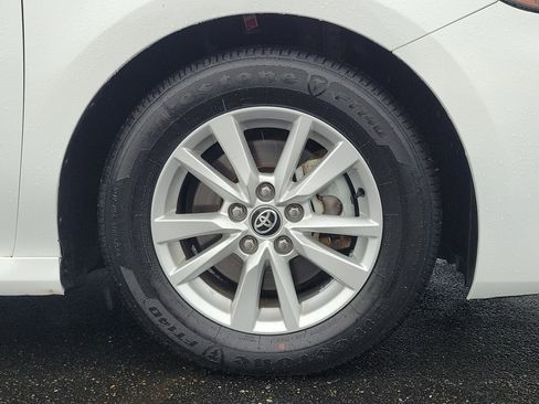 Used 2025 Toyota Camry LE image 5