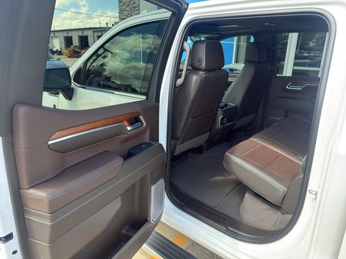 Used 2022 GMC Sierra 1500 Denali w/ Denali Reserve Package AWD/4WD image 9