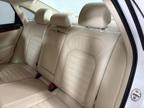 Used 2013 Volkswagen Passat TDI SEL Premium image 20