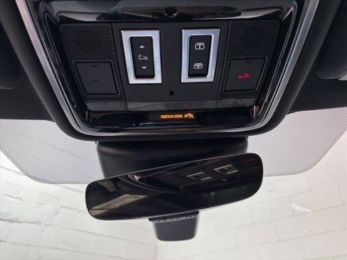 Used 2019 Land Rover Range Rover Velar R-Dynamic SE image 12