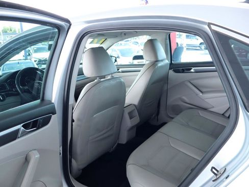 Used 2017 Volkswagen Passat 1.8T R-Line FWD image 29