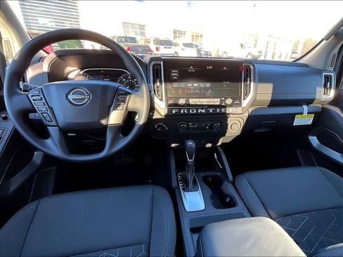 Used 2025 Nissan Frontier SV image 42