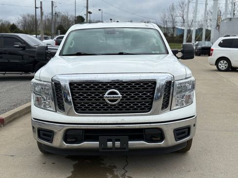Used 2018 Nissan Titan SV w/ SV Convenience Package image 3